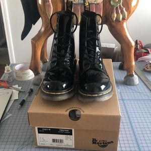 Dr Martens BNIB patent combat!